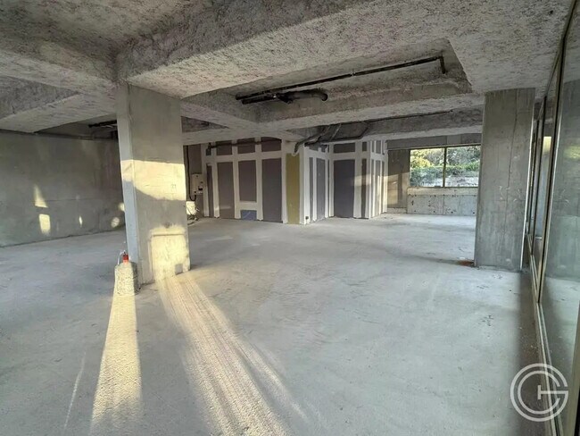 Plus de détails pour 201 Chemin Des Paluds, Saint-Laurent-du-Var - Local commercial à louer