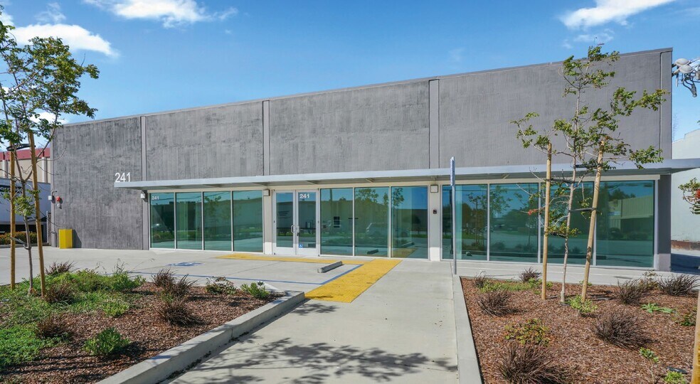 241 E Harris Ave, South San Francisco, CA à louer - Photo de l’immeuble – Image 1 sur 4