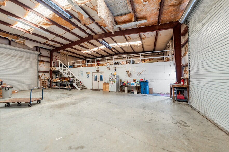 12016 FM 830 Rd, Willis, TX à vendre - Photo de l’immeuble – Image 3 sur 23