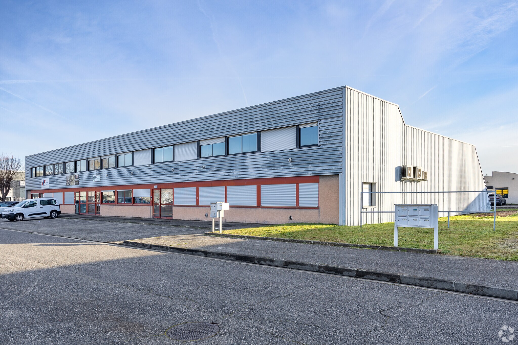 9 Rue De La Perlerie, Vaulx-en-Velin à louer Photo principale– Image 1 sur 4