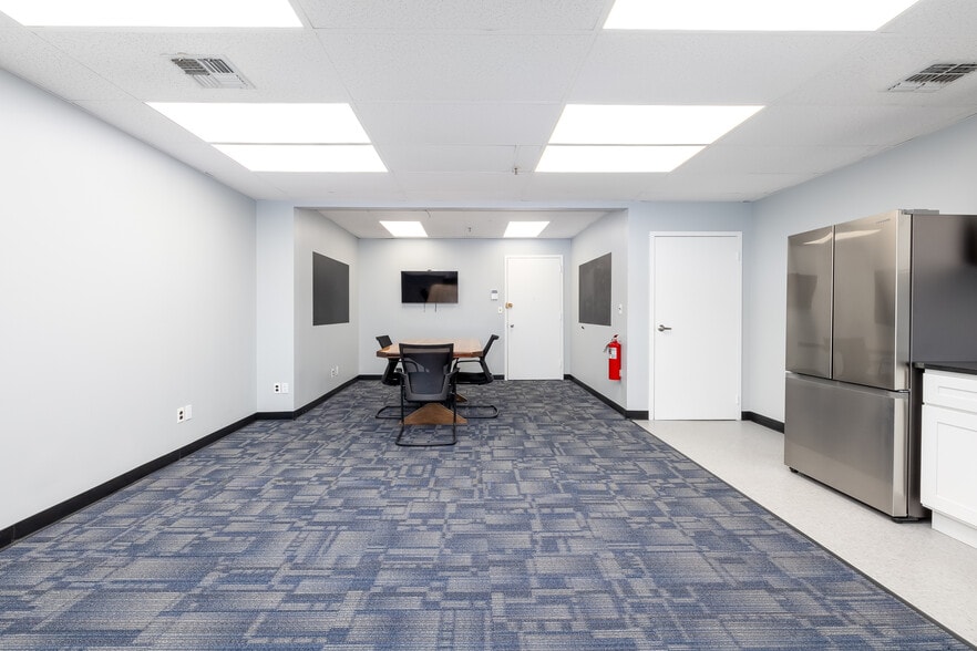 154-09 146th Ave, Jamaica, NY à louer - Photo intérieure – Image 3 sur 12