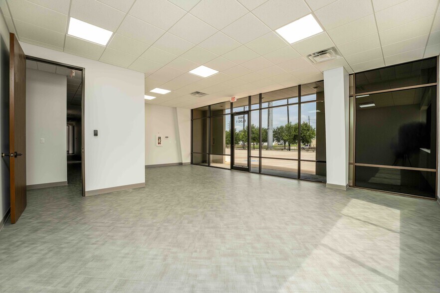5655 W Sam Houston Pky N, Houston, TX à vendre - Hall d’entrée – Image 3 sur 8