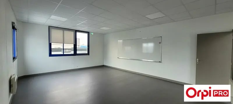 Bureau dans Saint-Brieuc à vendre - Photo intérieure – Image 3 sur 14