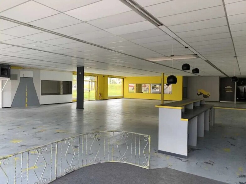 Local commercial dans Bourg-en-Bresse à louer - Photo de l’immeuble – Image 2 sur 5