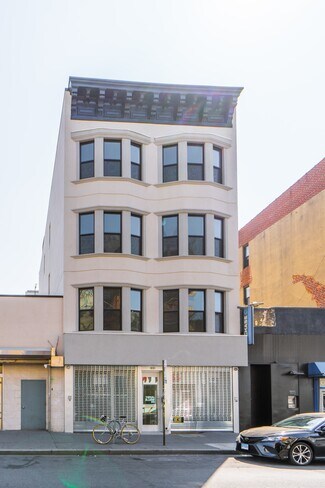Plus de détails pour 800 Manhattan Ave, Brooklyn, NY - Local commercial à vendre