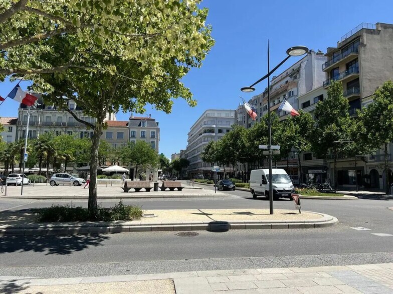 Local commercial dans Valence à louer - Photo de l’immeuble – Image 2 sur 6