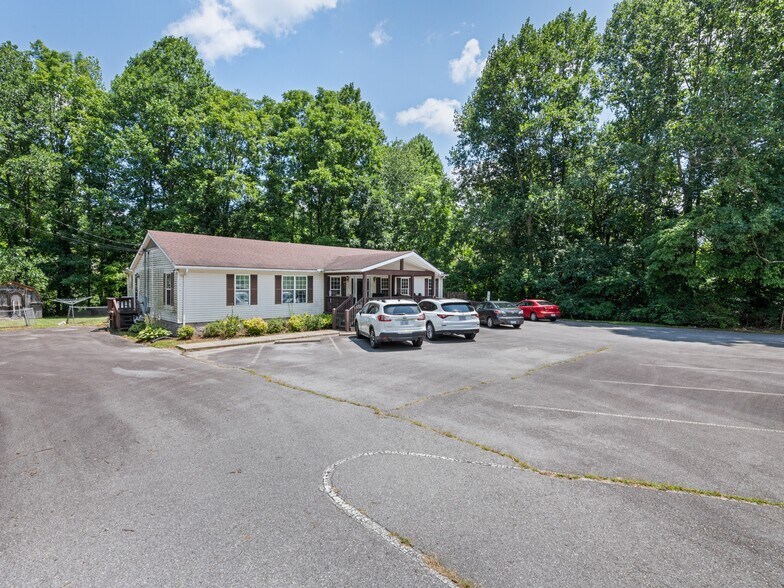 1170 Crabtree Rd, Waynesville, NC à vendre - Photo de l’immeuble – Image 3 sur 14