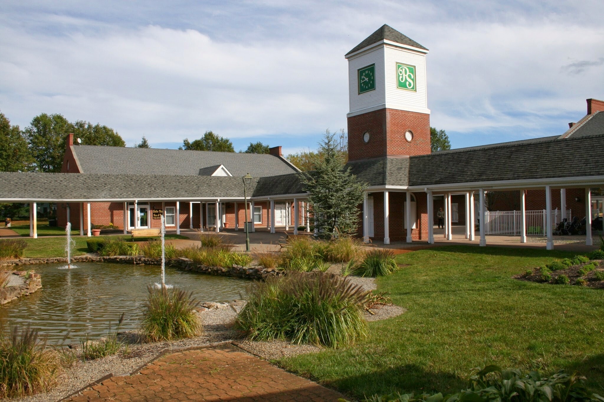 2-64 Thoreau Dr, Freehold, NJ à louer Photo principale– Image 1 sur 4