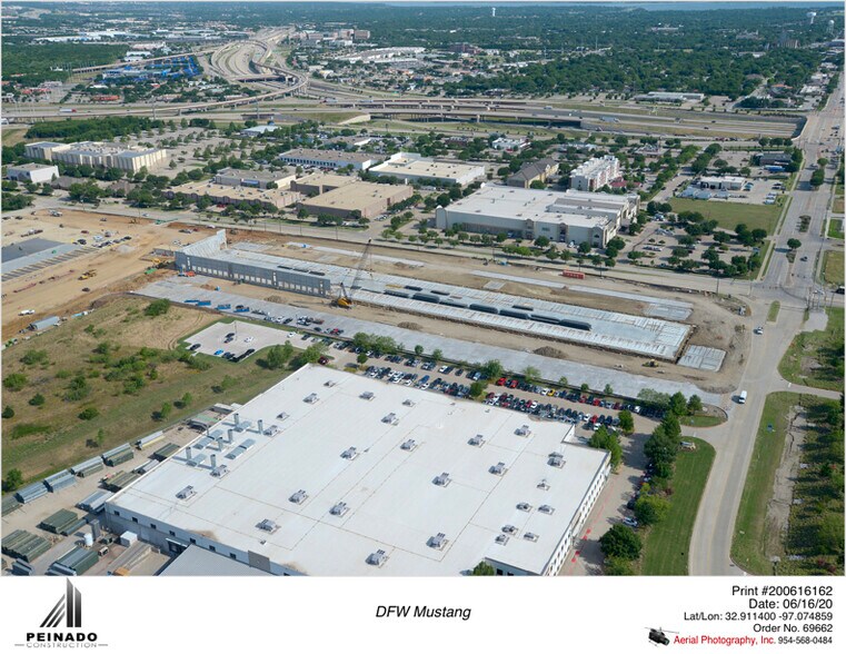 1051 Mustang Dr, Dallas, TX à louer - Photo de l’immeuble – Image 2 sur 2