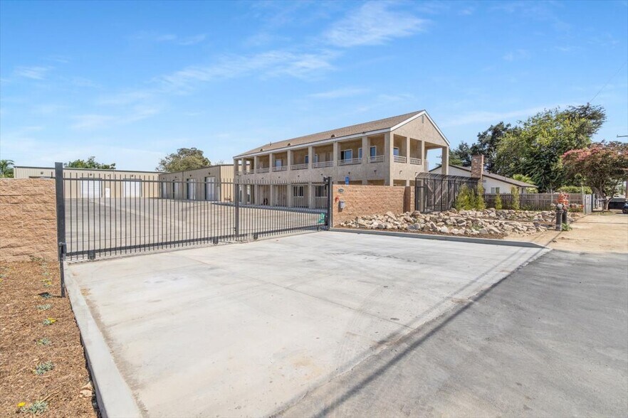 11185 Roswell Ave, Pomona, CA à louer - Photo de l’immeuble – Image 2 sur 57