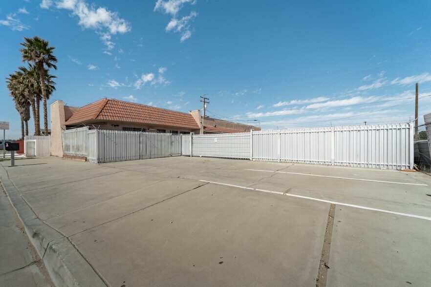 113 W Pillsbury St, Lancaster, CA à vendre - Photo de l’immeuble – Image 3 sur 20