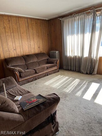 Plus de détails pour 1523 E 8 Mile Rd, Hazel Park, MI - Local d’activités à vendre