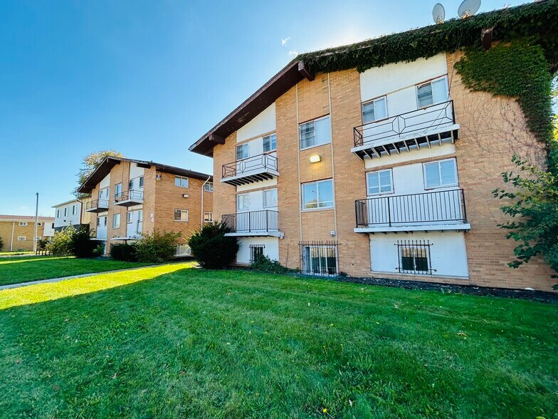 11811 Morang Dr, Detroit, MI à vendre - Photo de l’immeuble – Image 2 sur 19