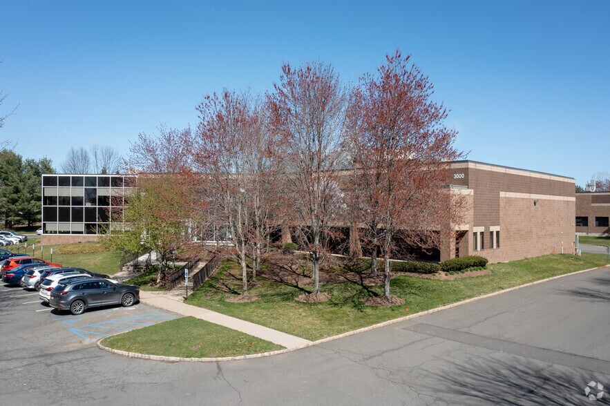 3000 Eastpark Blvd, Cranbury, NJ à louer - Photo de l’immeuble – Image 2 sur 4