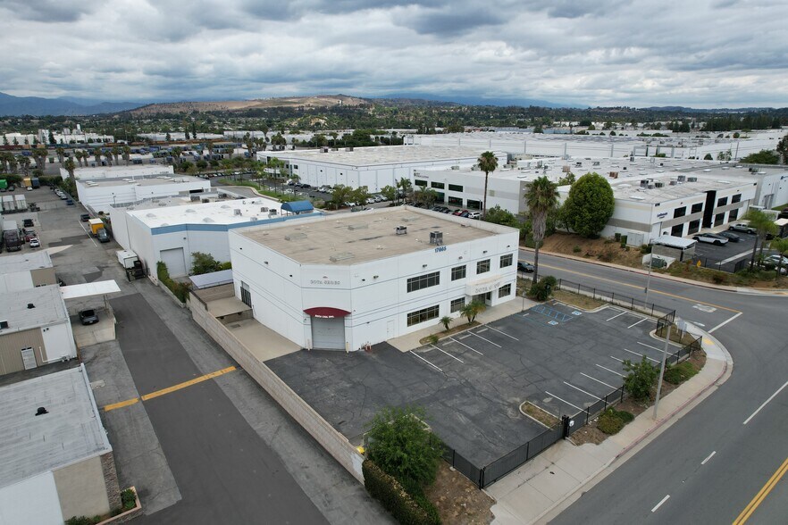 17665 Rowland St, City of Industry, CA à louer - Photo de l’immeuble – Image 1 sur 16