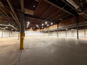 4700-4720 W Montrose Ave, Chicago, IL à louer Photo intérieure– Image 2 sur 9