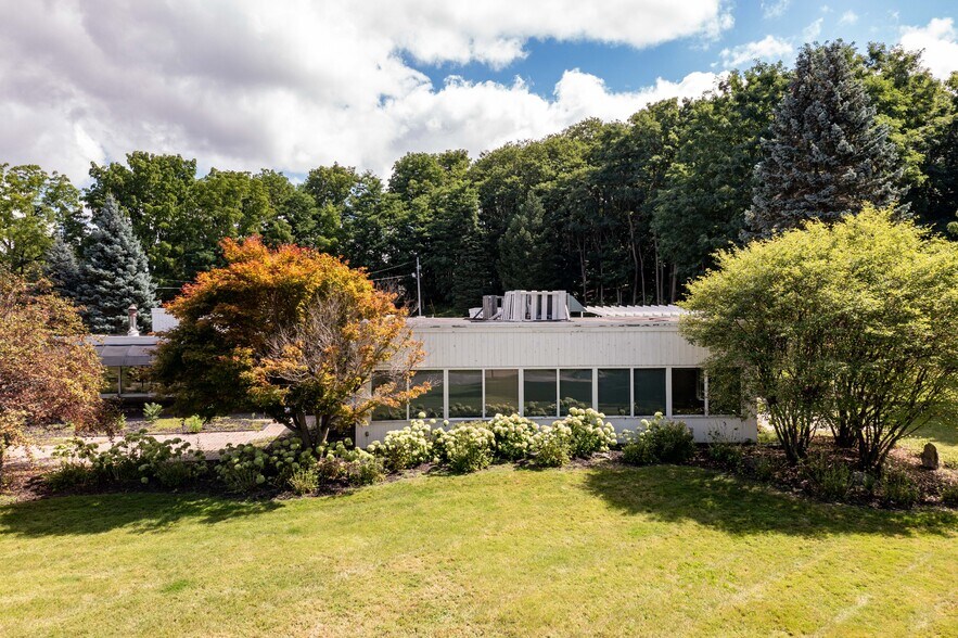 200 Waring Rd, Syracuse, NY à vendre - Photo de l’immeuble – Image 2 sur 21
