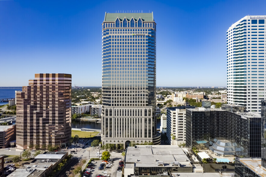 100 N Tampa St, Tampa, FL à louer - Photo de l’immeuble – Image 1 sur 26