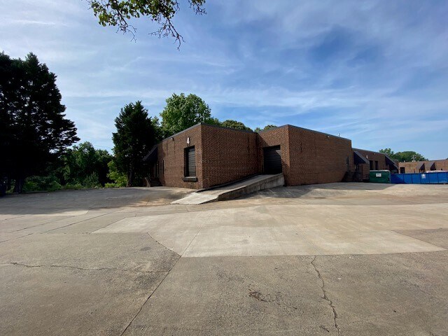 600 Griffith Rd, Charlotte, NC à louer - Photo de l’immeuble – Image 2 sur 5