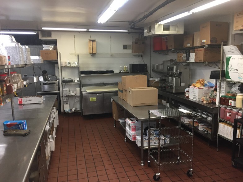 7618 Madison St, Forest Park, IL à louer - Photo intérieure – Image 3 sur 15