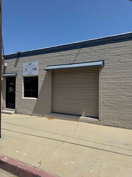 15001-15007 Califa St, Van Nuys, CA à louer - Photo de l’immeuble – Image 1 sur 9