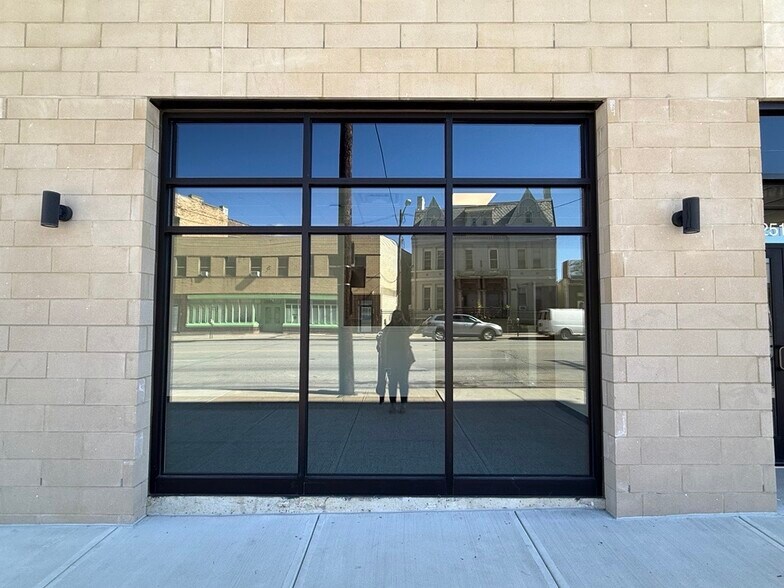 2520 Gilbert Ave, Cincinnati, OH à louer - Photo de l’immeuble – Image 2 sur 6