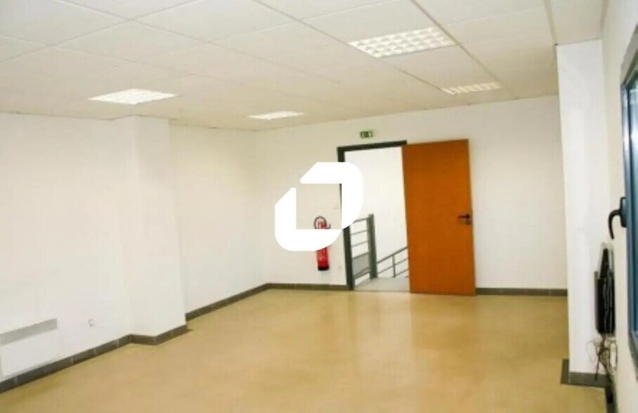 Local d’activités dans Rouvroy à louer - Photo de l’immeuble – Image 3 sur 6