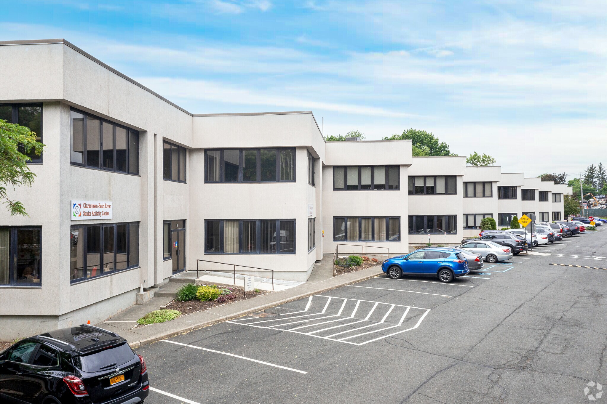 121 West Nyack Rd, Nanuet, NY à louer Photo de l’immeuble– Image 1 sur 18