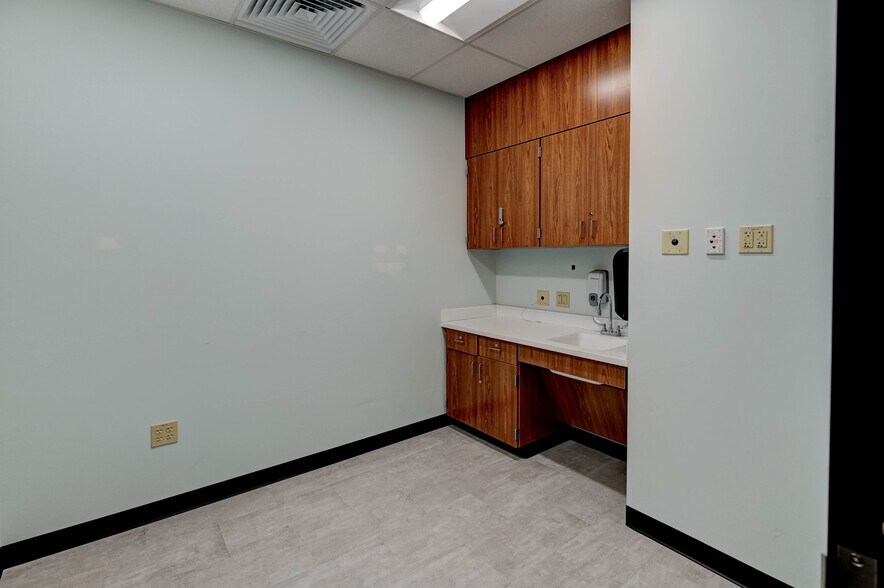 1315-1317 SW 6th Ave, Topeka, KS à vendre - Photo de l’immeuble – Image 3 sur 8