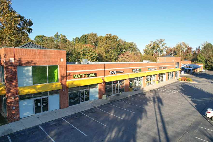 3743 Battleground Ave, Greensboro, NC à louer - Photo de l’immeuble – Image 1 sur 6