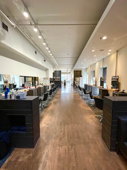 269 Queen St W, Toronto, ON à louer - Photo intérieure – Image 3 sur 9