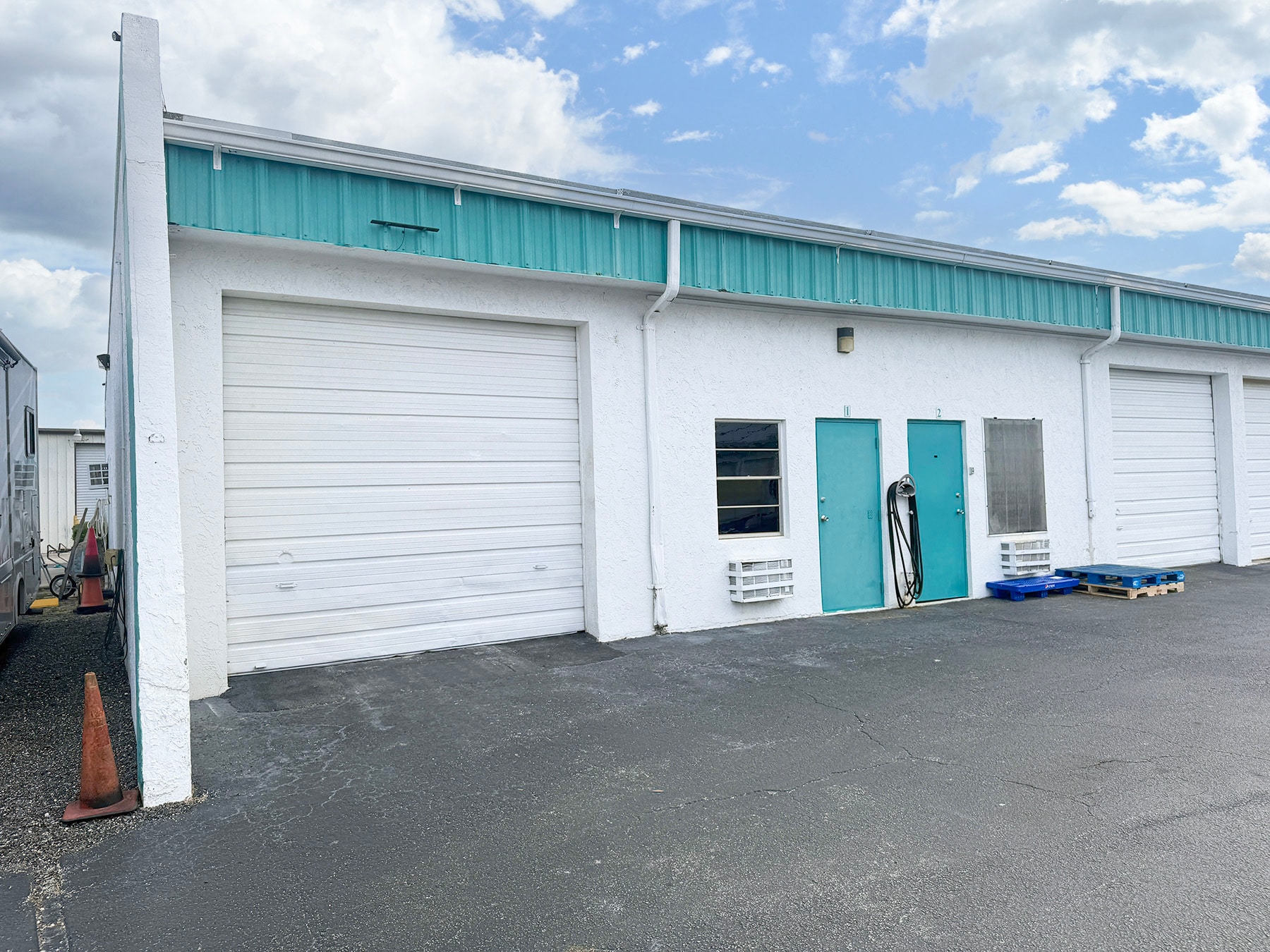 900-920 NE Industrial Blvd, Jensen Beach, FL à louer Photo intérieure– Image 1 sur 1