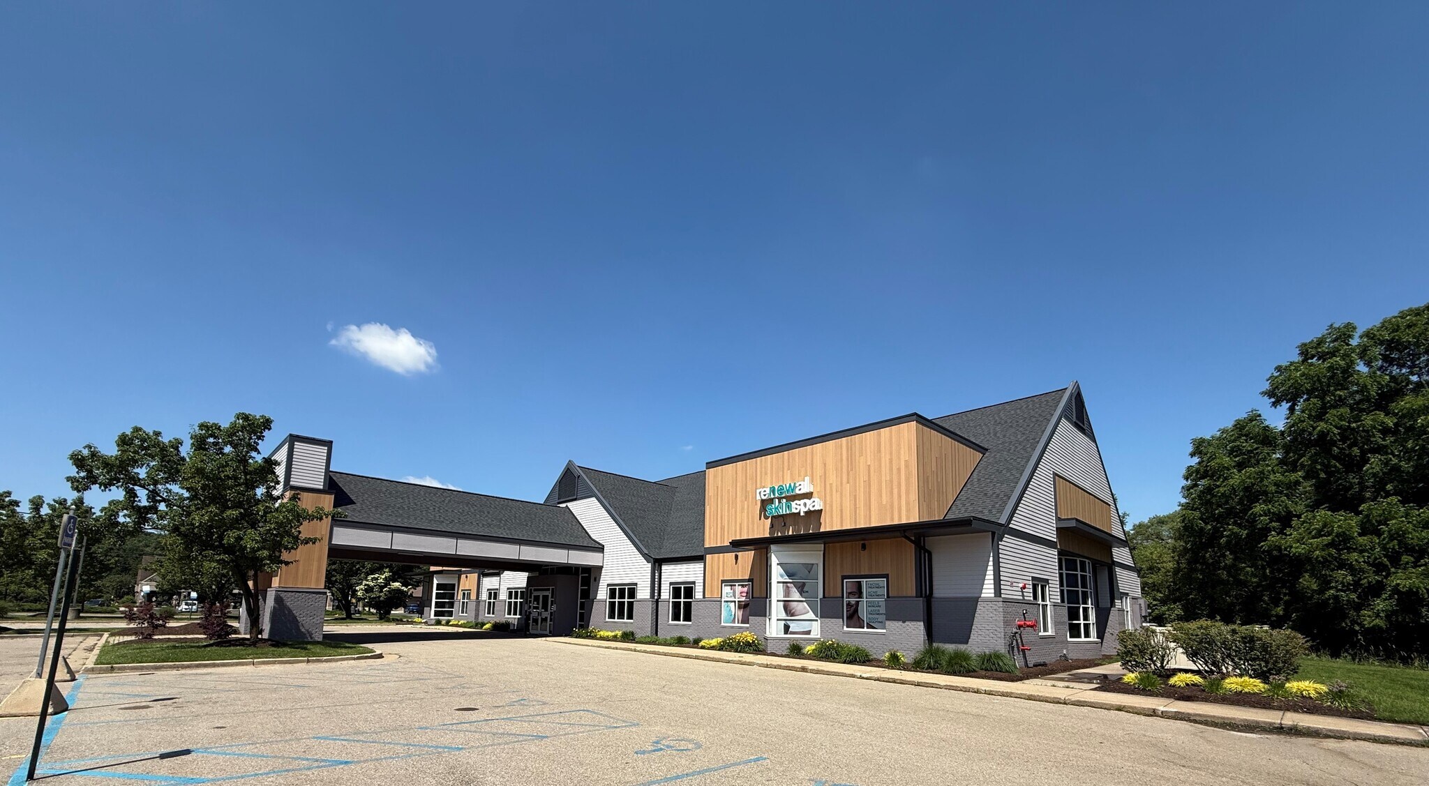 6735 Cascade Rd SE, Grand Rapids, MI à louer Photo principale– Image 1 sur 6