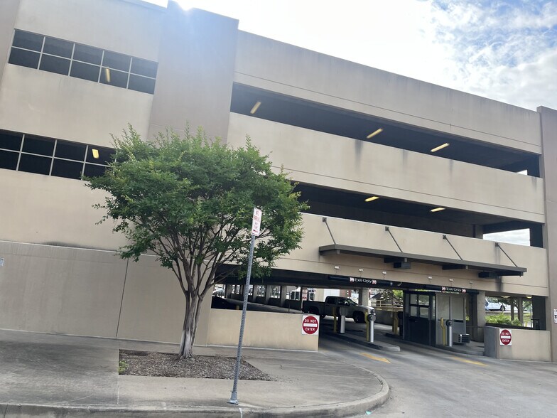 120-122 S College Ave, Tyler, TX à louer - Photo de l’immeuble – Image 3 sur 18