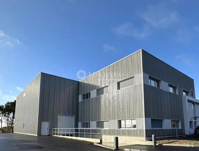 Local d’activités dans Les Sorinières à louer - Photo de l’immeuble – Image 1 sur 8