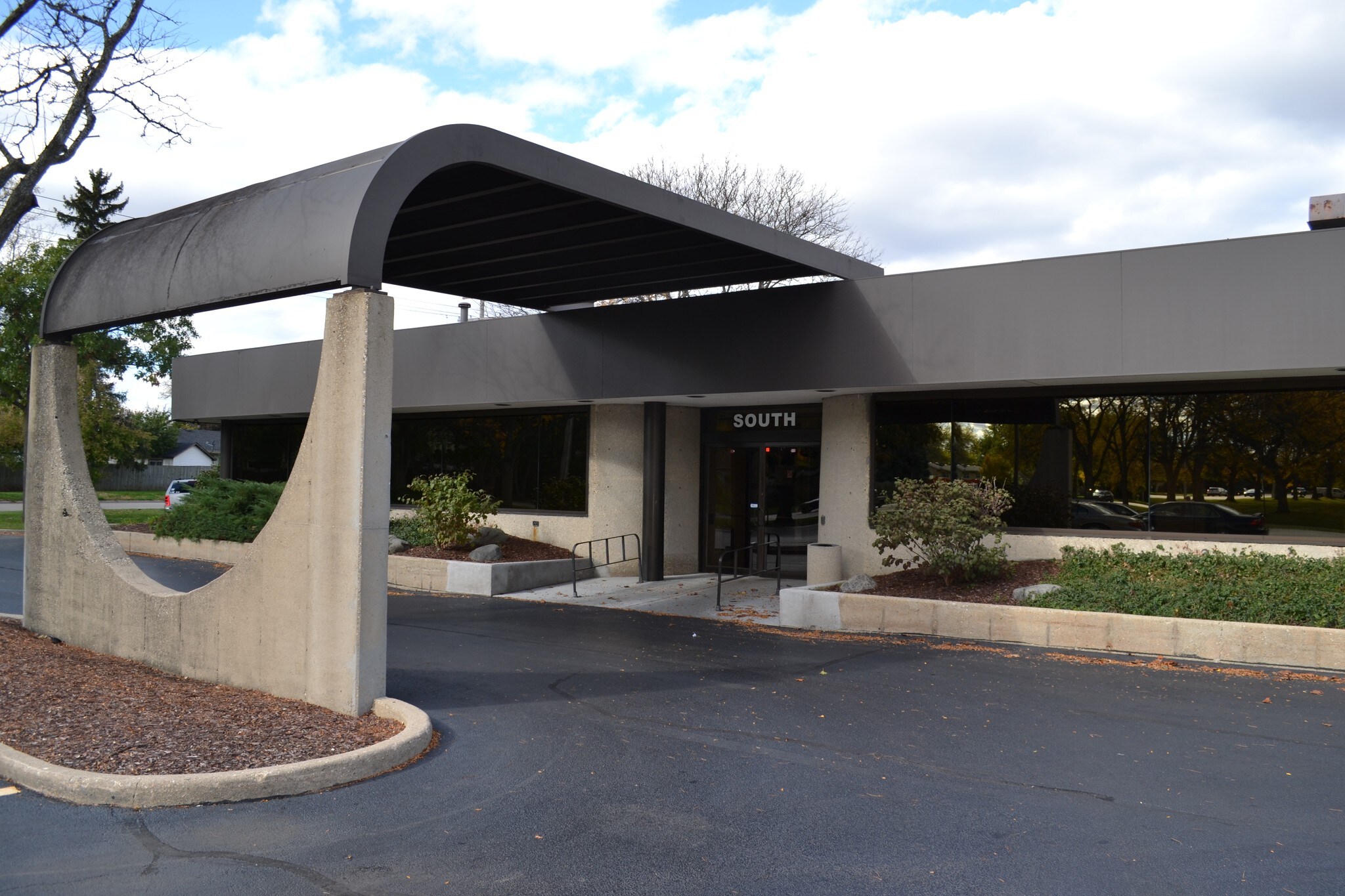 1425 N McLean Blvd, Elgin, IL à vendre Photo principale– Image 1 sur 19