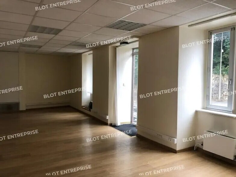 Bureau dans Lamballe-Armor à vendre - Photo intérieure – Image 1 sur 4