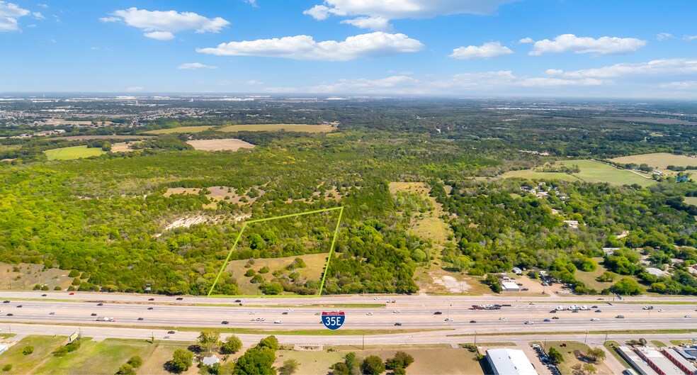 630 S I-35 E, Lancaster, TX à vendre - Photo de l’immeuble – Image 1 sur 4