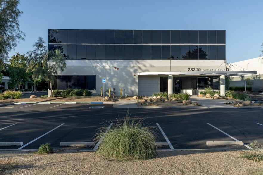 28245 Avenue Crocker, Valencia, CA à louer - Photo de l’immeuble – Image 1 sur 5