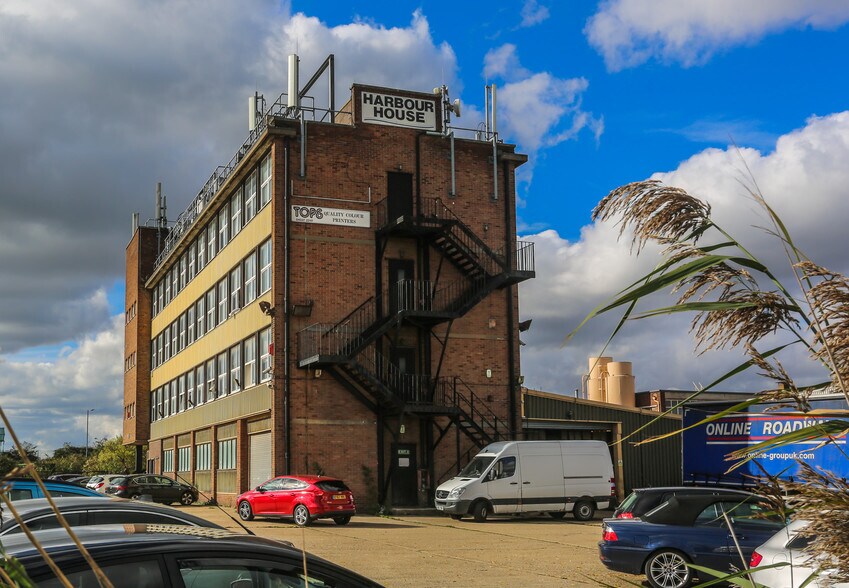 Coldharbour Ln, Rainham à louer - Photo principale – Image 1 sur 22