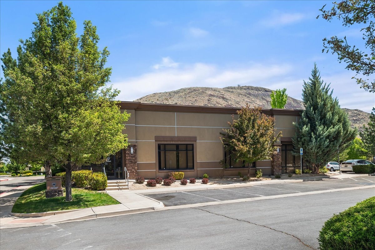 5305 Reno Corporate Dr, Reno, NV à louer Photo de l’immeuble– Image 1 sur 14