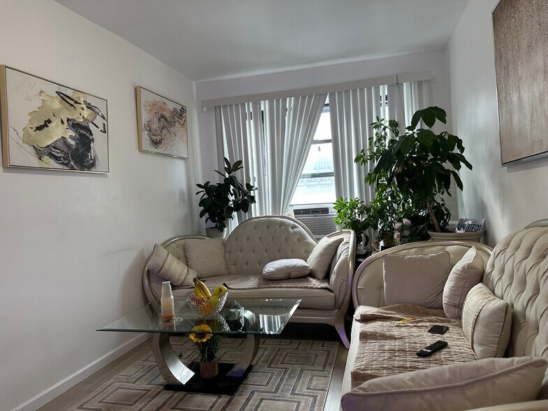 36-52 35th St, Long Island City, NY à vendre - Photo intérieure – Image 2 sur 11