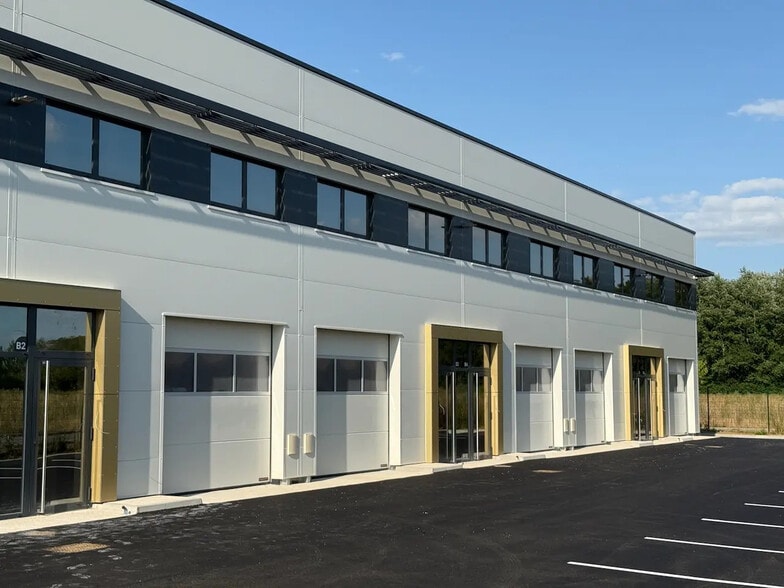 5 Rue Clément Ader, Saint-Pierre-du-Perray à louer - Photo de l’immeuble – Image 1 sur 5