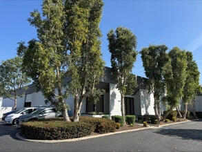 16410-16430 Manning Way, Cerritos, CA à louer Photo de l’immeuble– Image 1 sur 1