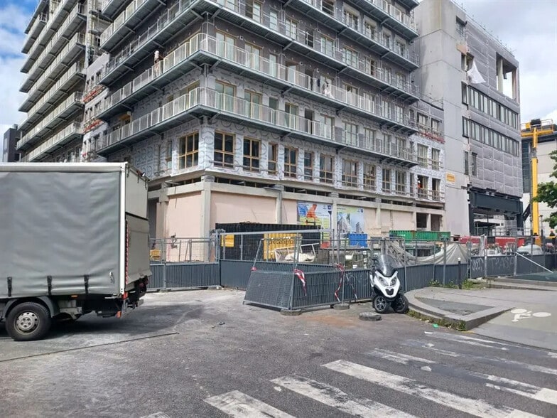 Local commercial dans Paris à louer - Photo de l’immeuble – Image 1 sur 2