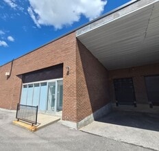 51 Esna Park Dr, Markham, ON à louer Photo de l’immeuble– Image 1 sur 5