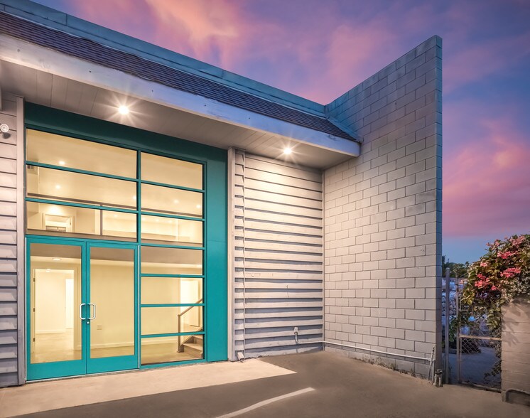 607 N Vulcan Ave, Encinitas, CA à louer - Photo de l’immeuble – Image 3 sur 8