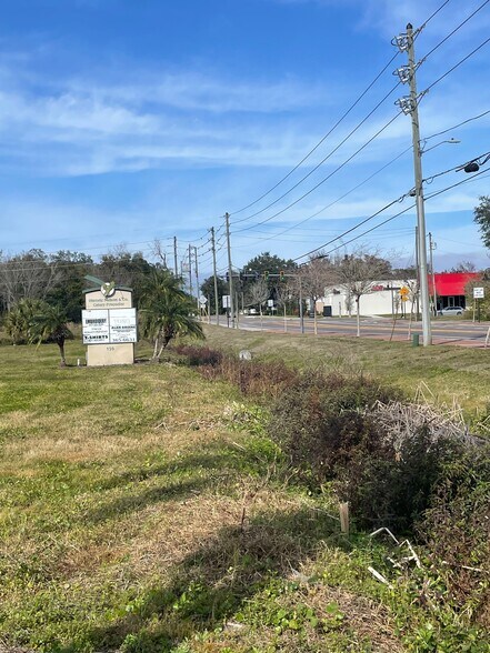 159 N Central Ave, Oviedo, FL à louer - Photo de l’immeuble – Image 1 sur 6