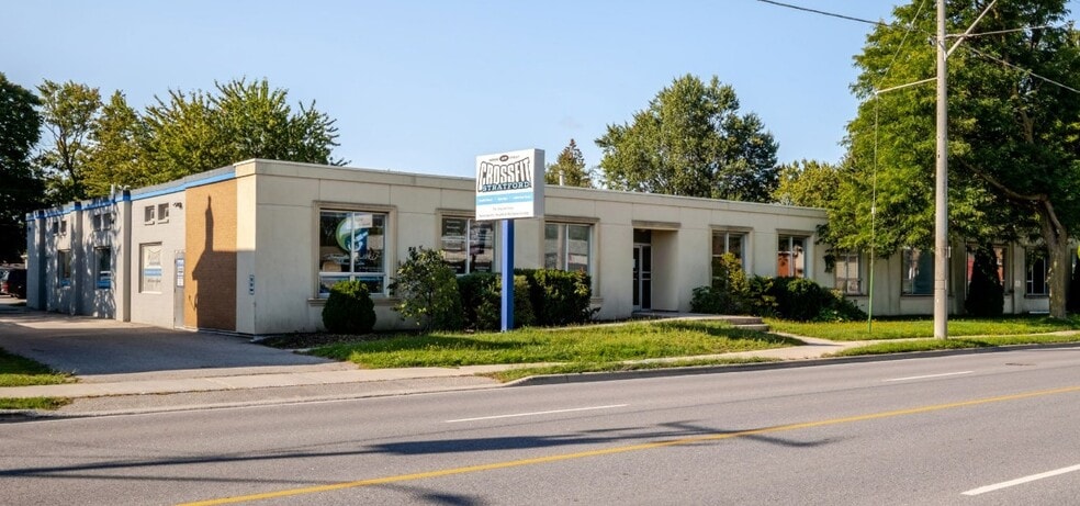 649 Ontario St, Stratford, ON à louer - Photo de l’immeuble – Image 1 sur 3