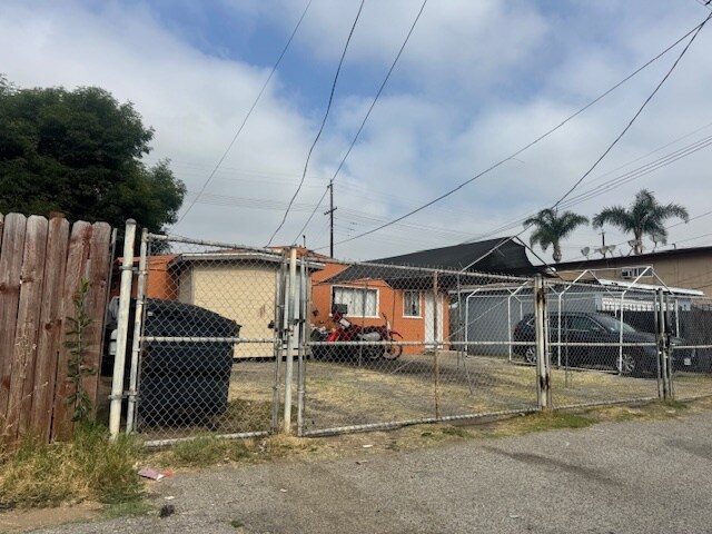 712 N Wilmington Blvd, Wilmington, CA à vendre - Photo de l’immeuble – Image 2 sur 10